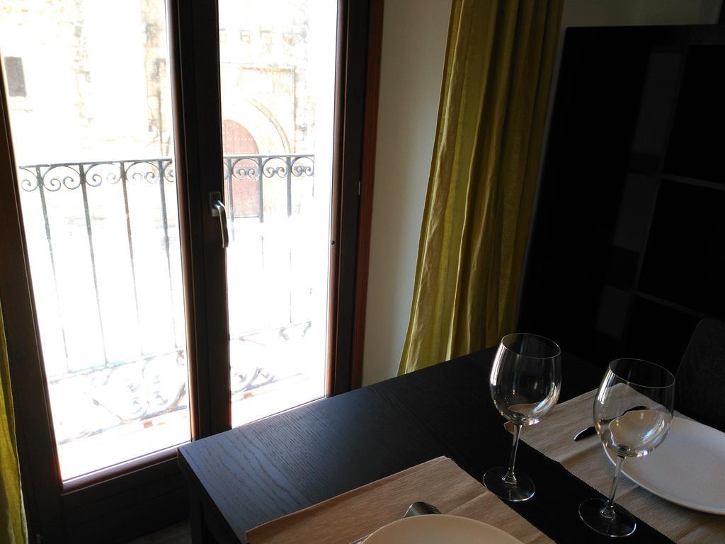 Apartamentos La Machacona Plaza De Santiago * Caceres